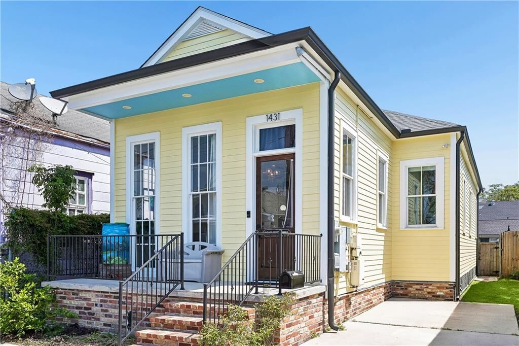 Property Photo:  1431 Clouet Street  LA 70117 