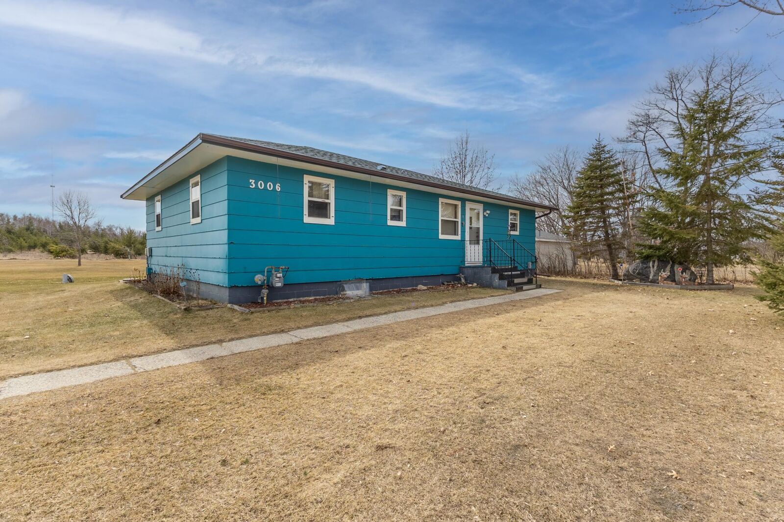 Property Photo:  3006 Roosevelt Road SE  MN 56601 