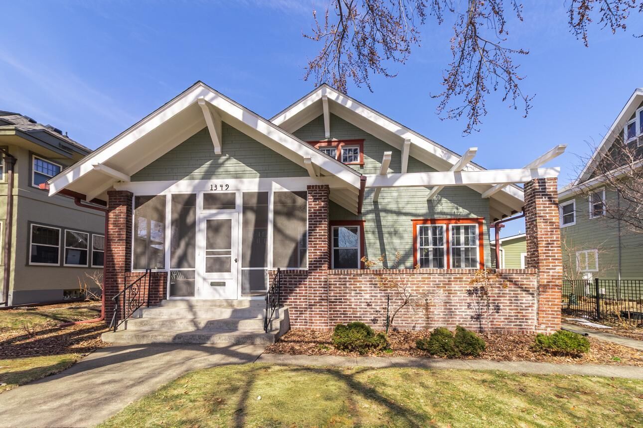 Property Photo:  1349 Lincoln Avenue  MN 55105 