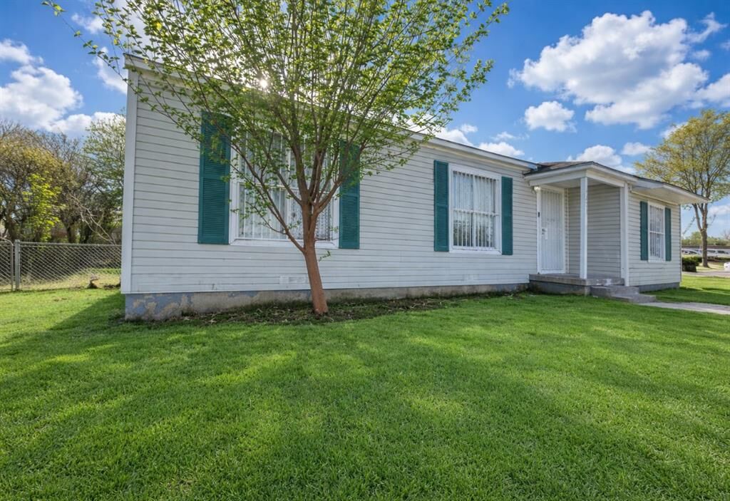 Property Photo:  4203 Bonnie View Road  TX 75216 