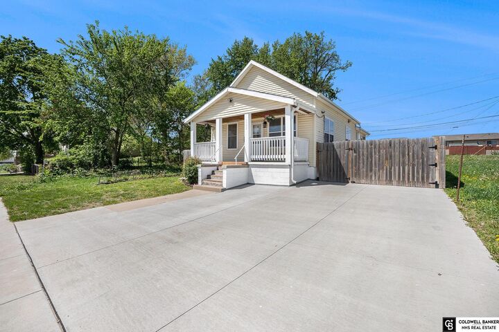 Property Photo:  1552 N 17th Street  NE 68110 