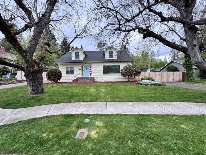 Property Photo:  736 NW 3rd Street  OR 97526 