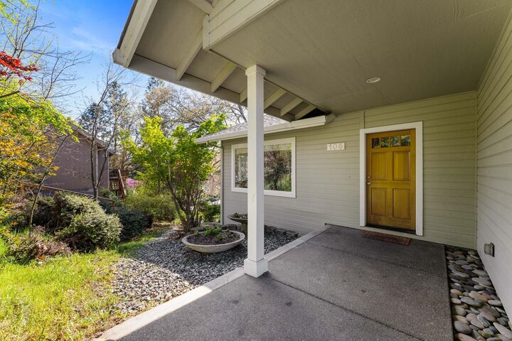 Property Photo: 105 Cedar Ridge Terrace OR 97537