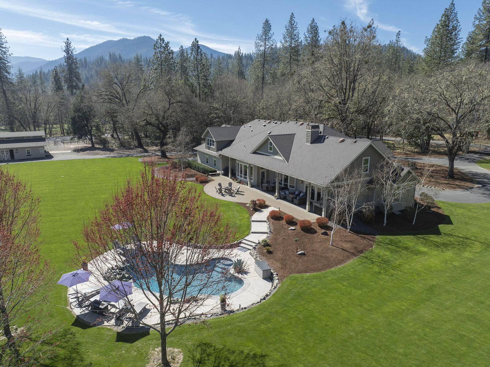 Property Photo:  113 Kendallbrook Way  OR 97527 