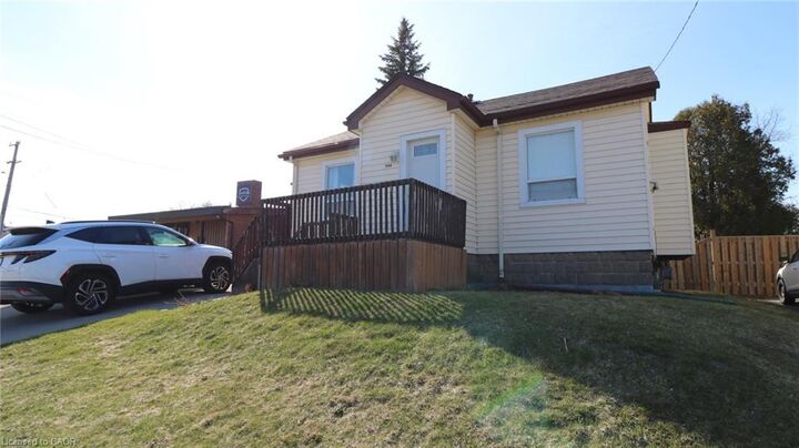 Property Photo:  944 Garth Street  ON L9C 4L2 