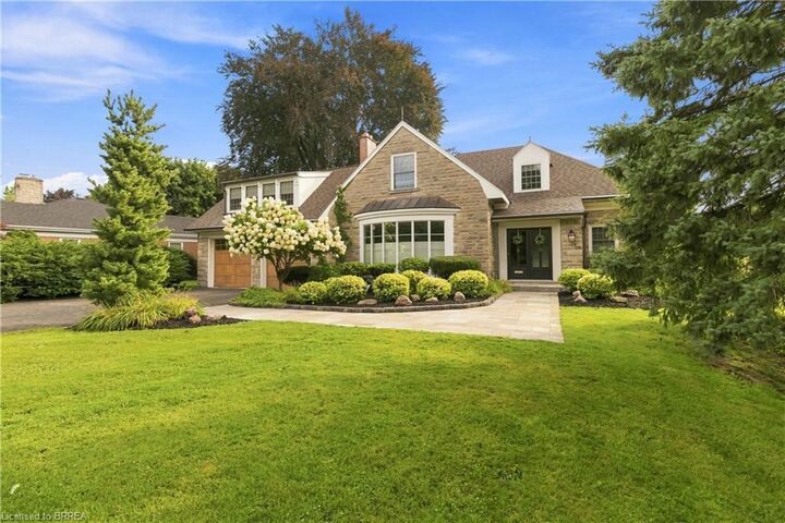 Property Photo: 8 Tutela Heights Road ON N3T 1A1