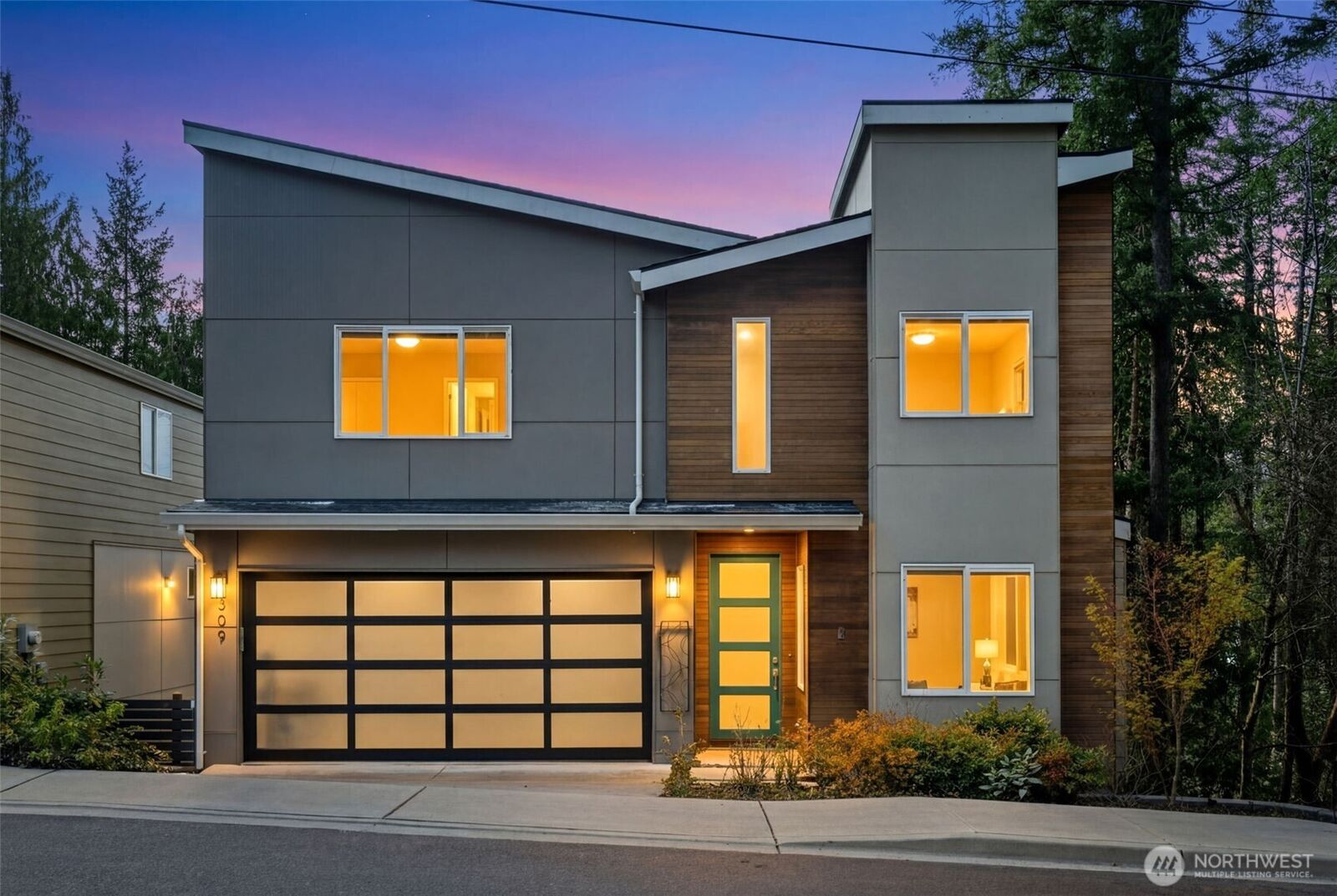 Property Photo:  809  206th Avenue NE  WA 98074 