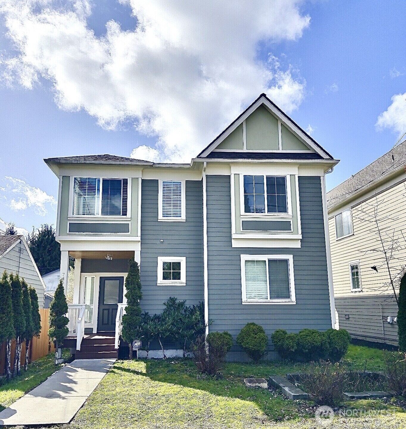 Property Photo:  745 N 101st Street  WA 98133 