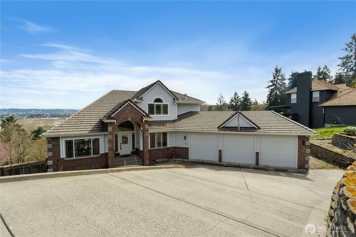 Property Photo:  5805  51st Ave Ct E  WA 98443 
