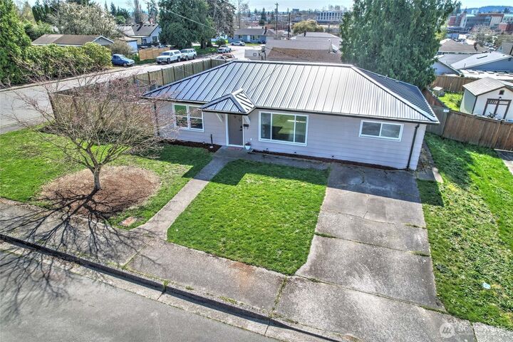 Property Photo:  2316  7th Street  WA 98201 