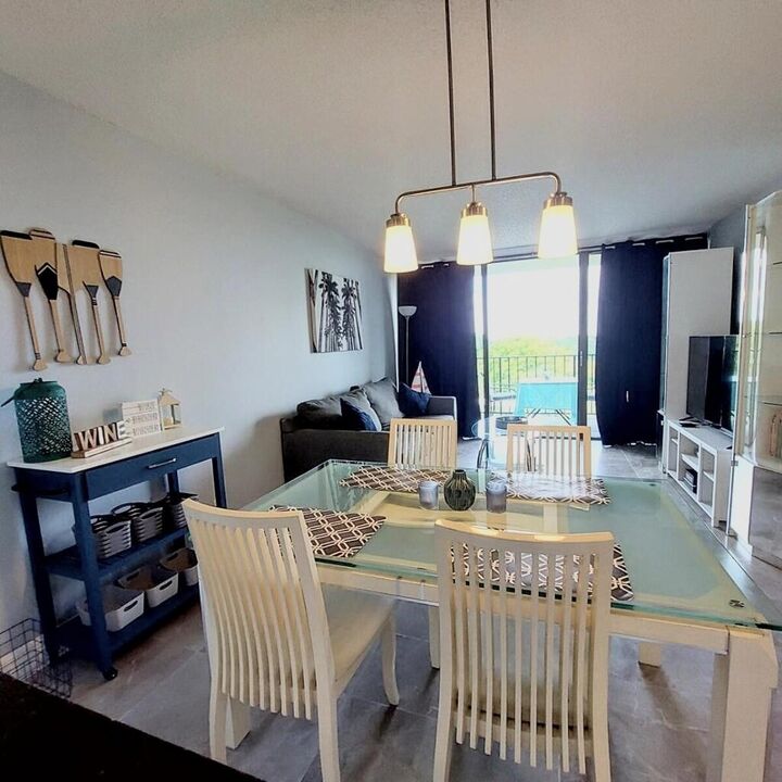 Property Photo:  1830 Embassy Drive 605  FL 33401 