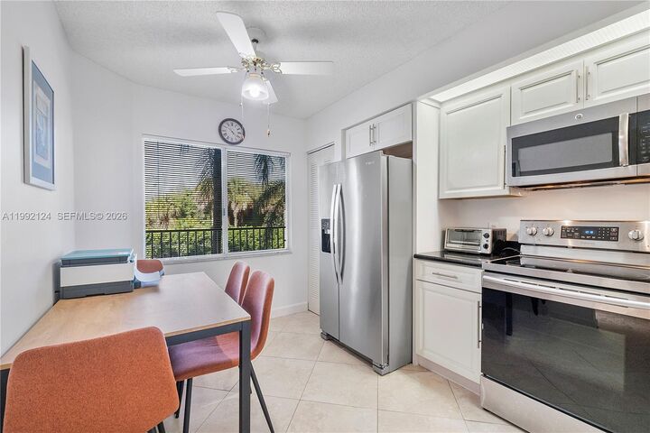 Property Photo: 1301 SW 142nd Ave 203H FL 33027