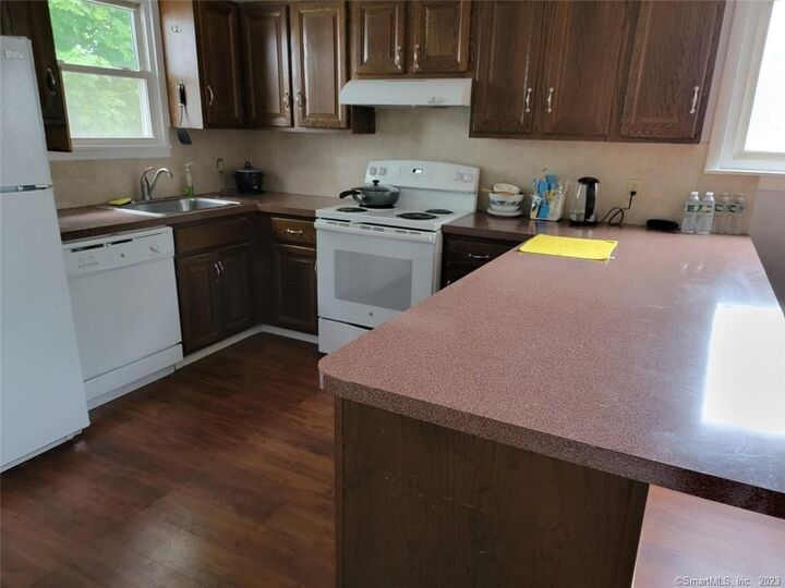 Property Photo:  76 Maple Street  CT 06405 