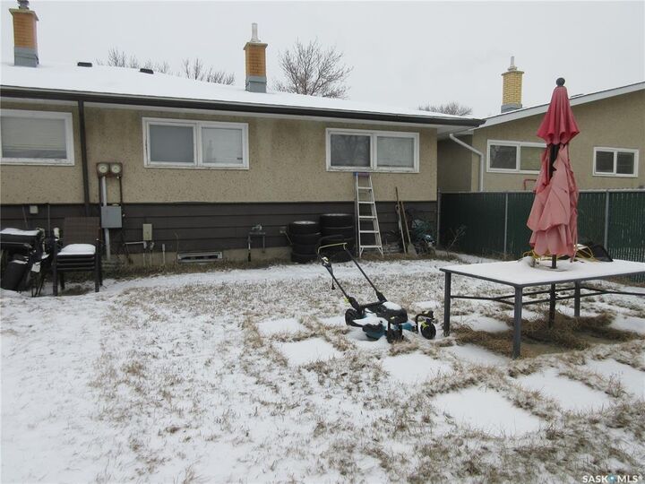 Property Photo: 182 Rothwell Crescent SK S4N 1R8