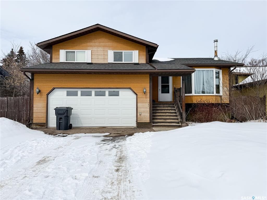 Property Photo:  503 6th Avenue W  SK S9X 1B9 