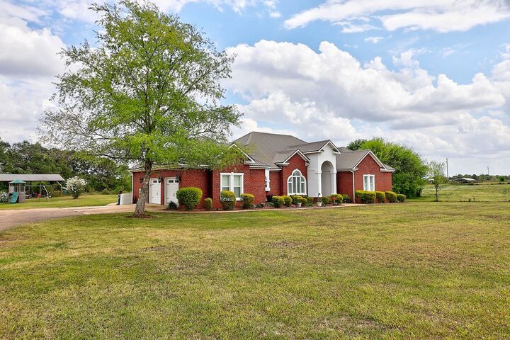 Property Photo: 609 County Rd 111 AL 36319