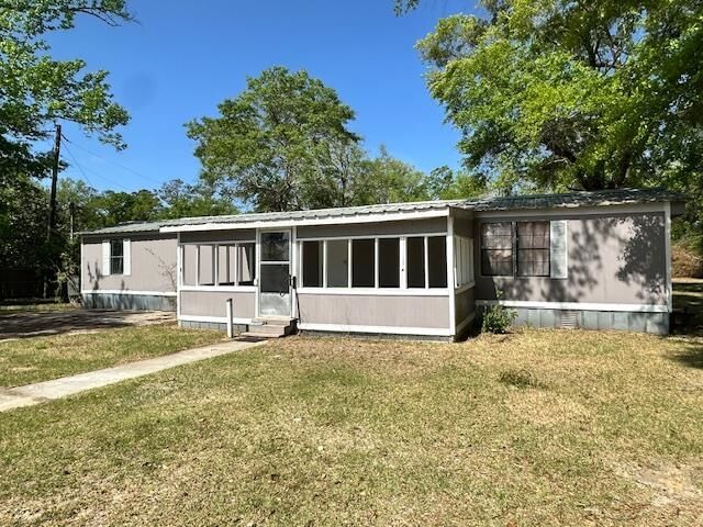 Property Photo:  16437 NW County Road 12  FL 32321 