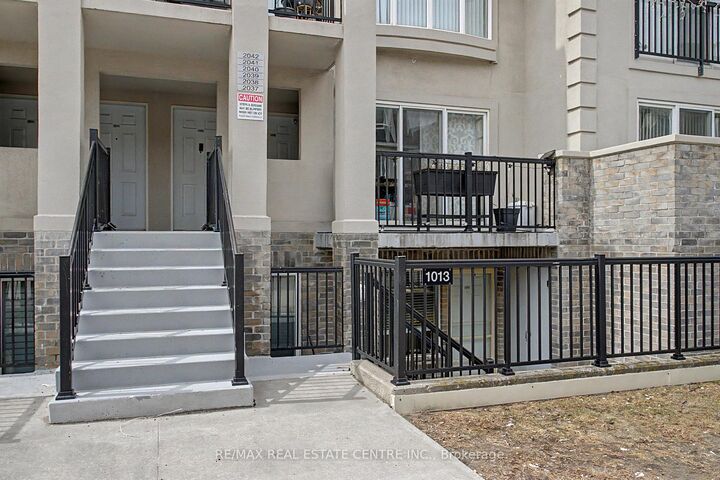 Property Photo: 85 George Appleton Way 1013 ON M3M 0A2