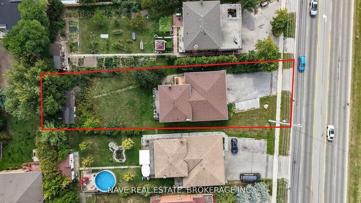Property Photo: 9747 Bathurst Street ON L4C 3X5