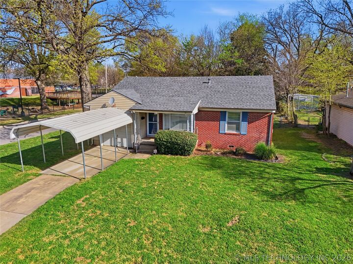 Property Photo:  1403 E 49th Place  OK 74105 