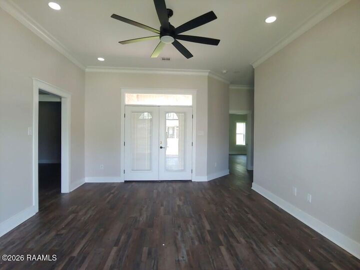 Property Photo:  422 E Magnolia Street  LA 70510 