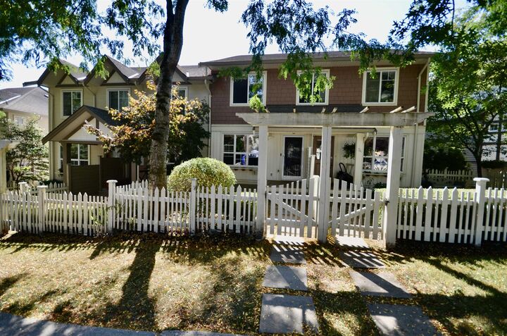 Property Photo: 4401 Blauson Boulevard 33 BC V3G 0A4