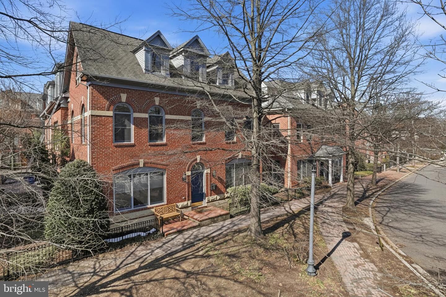 Property Photo:  1142 N Jackson Street  VA 22201 