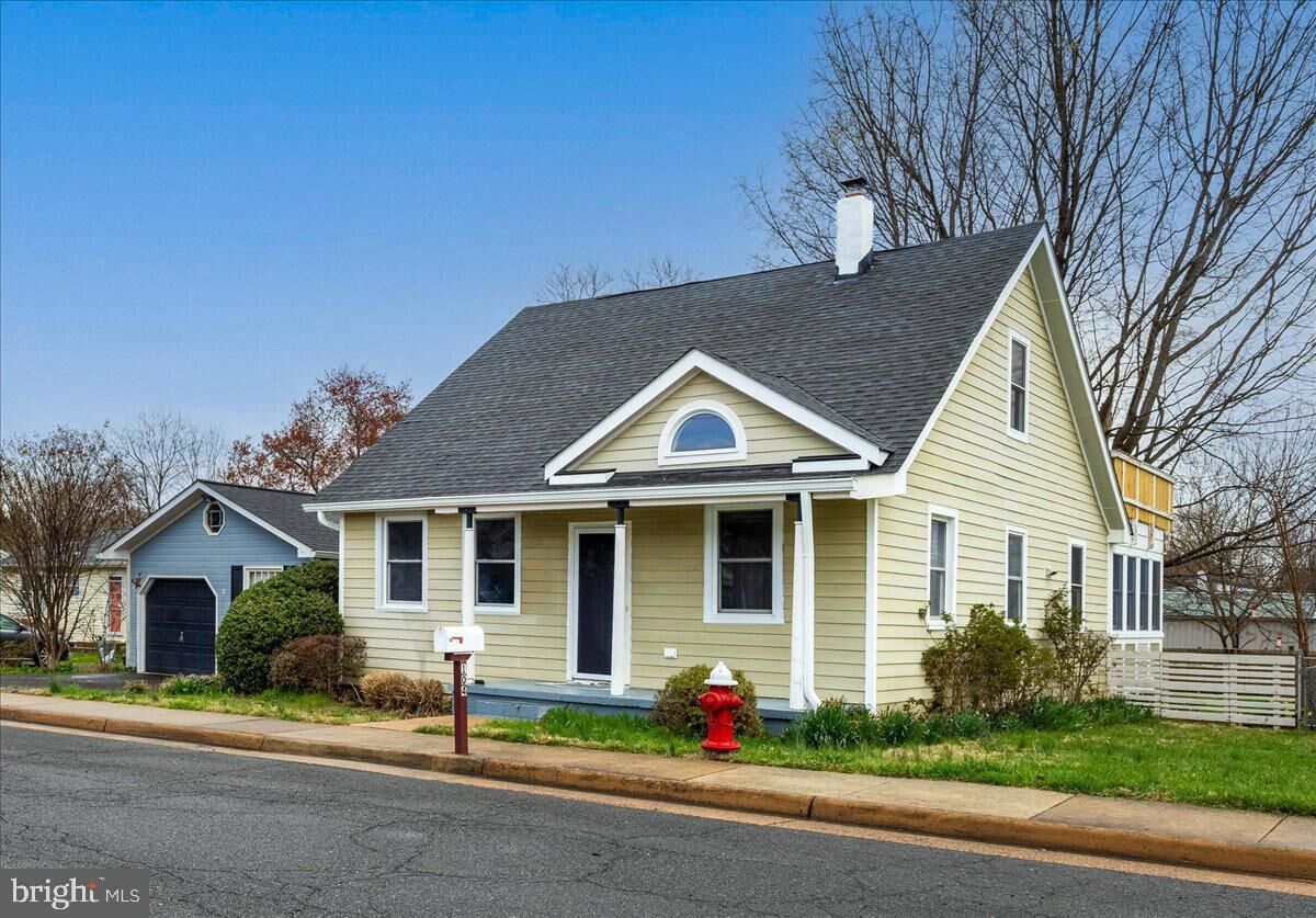 Property Photo:  104 Pershing Avenue NW  VA 20176 