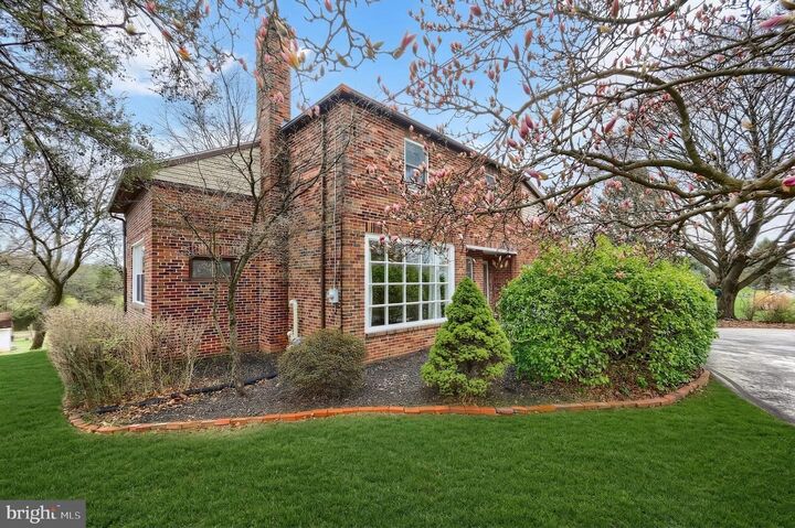 Property Photo:  990 E Canal Road  PA 17315 