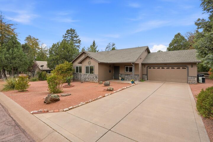 Property Photo:  502 N Prospector Circle  AZ 85541 
