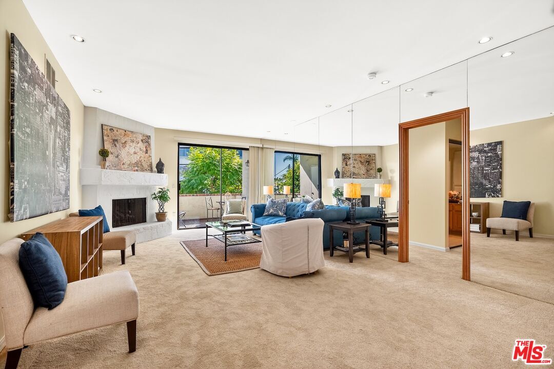 Property Photo:  11755 Montana Ave  CA 90049 