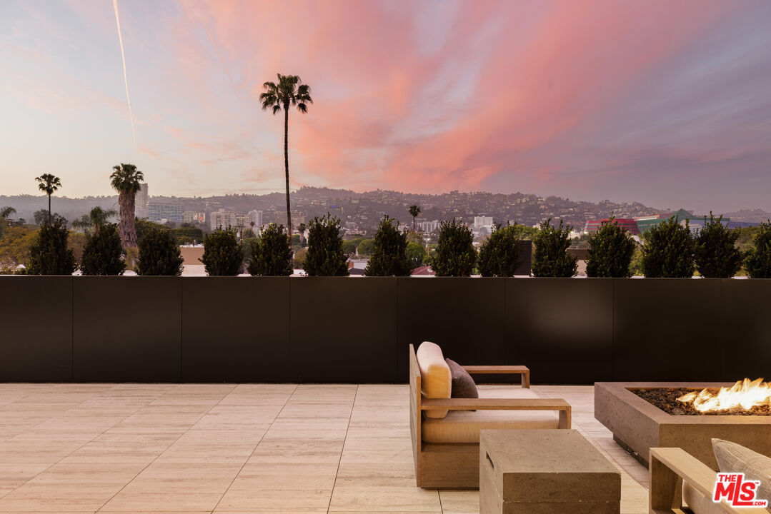 Property Photo:  8899 Beverly Blvd  CA 90048 