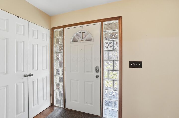 Property Photo:  1800 Lakehill Court  OH 43229 