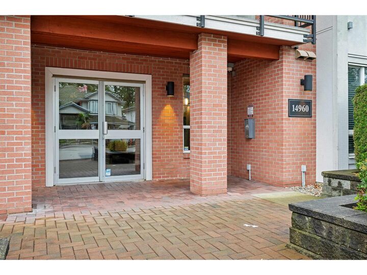 Photo de la propriété:  14960 102A Avenue 307  BC V3R 6A3 