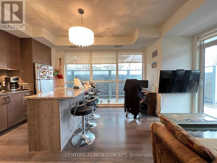 Property Photo:  98 Lillian Street 812  ON M4S 0A5 