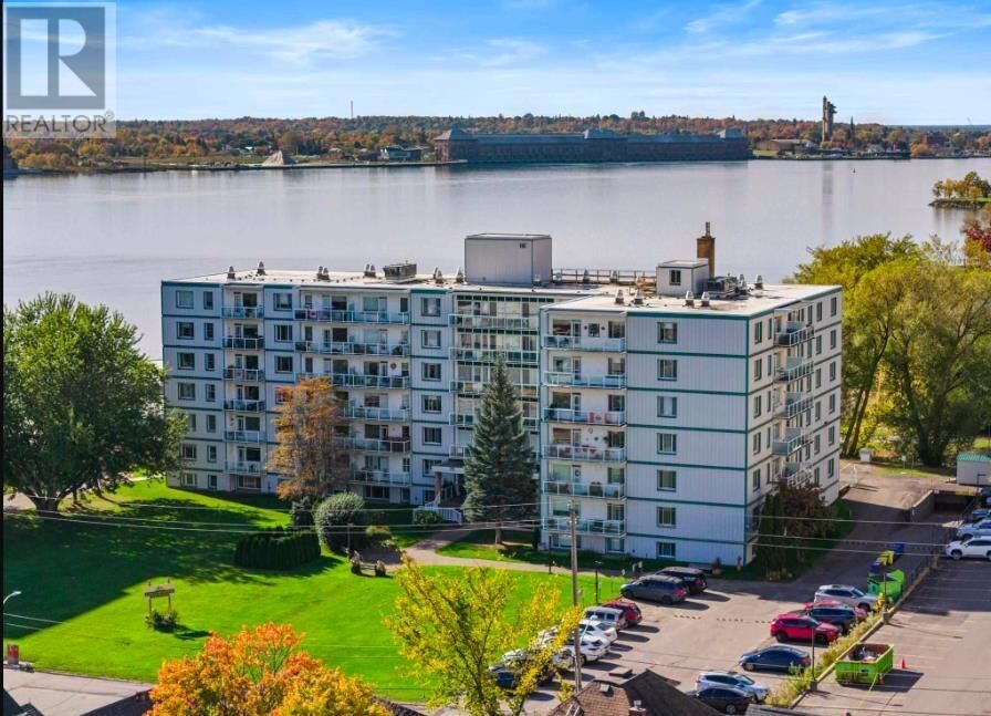 Photo de la propriété:  99 Pine St  ON P6A 3Y3 