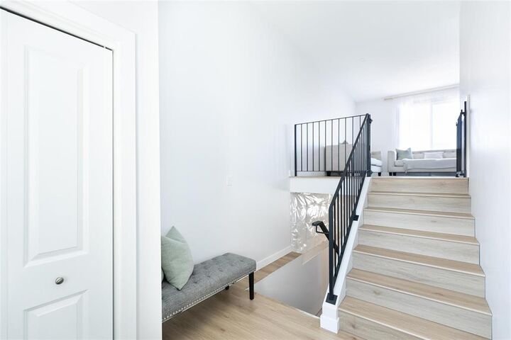 Property Photo:  96 York Crescent  MB R5G 2V4 