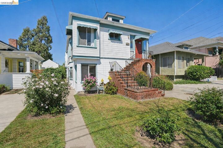 Property Photo:  876-880 52nd St  CA 94608 