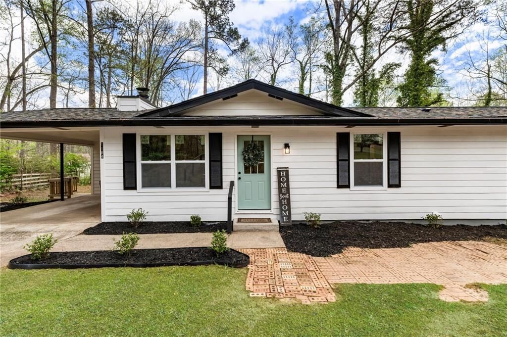 Property Photo: 1184 Alemeda Drive GA 30066