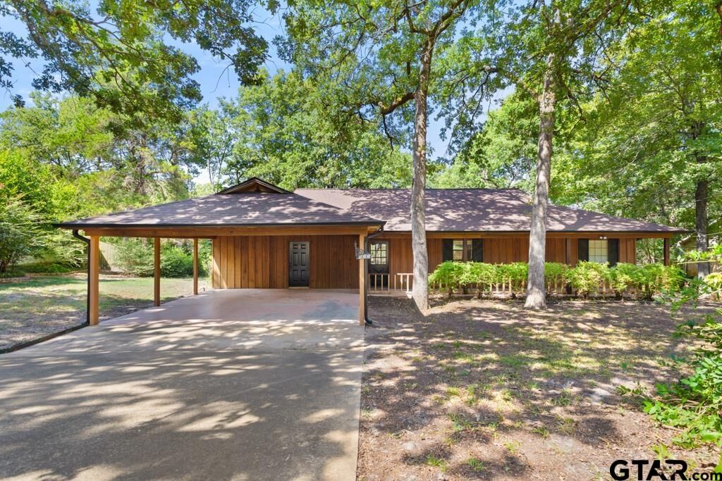 Property Photo:  522 Woodside Dr.  TX 75771 