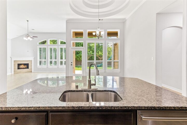 Property Photo: 208 Woodside Court TX 77531