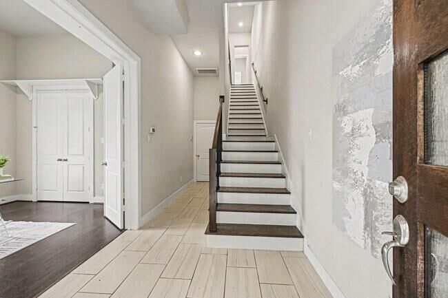Property Photo:  5849 E Post Oak Lane  TX 77055 