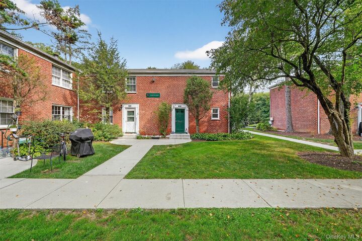 Property Photo:  11 Fieldstone Drive 130  NY 10530 