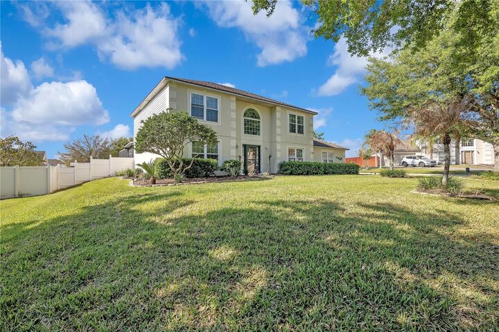 Property Photo:  16012 Horizon Court  FL 34711 