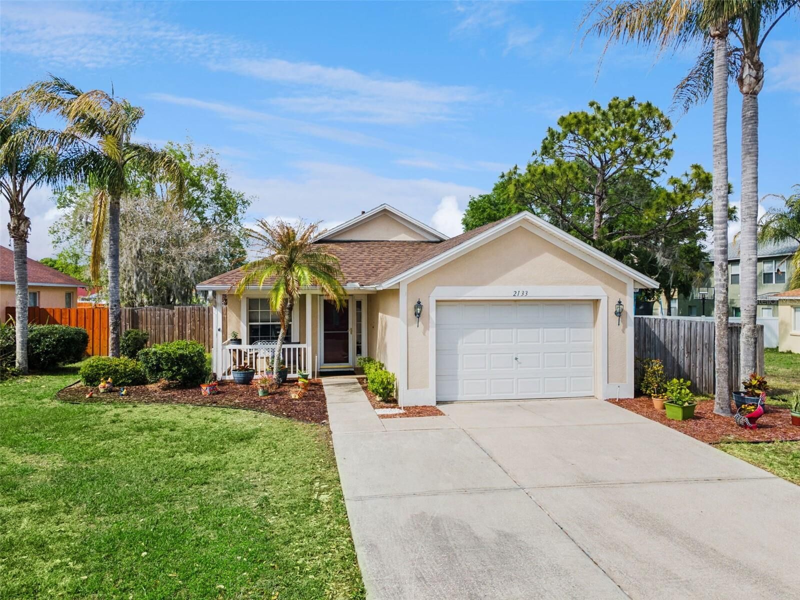 Property Photo:  2133 Hunters Greene Drive  FL 33810 