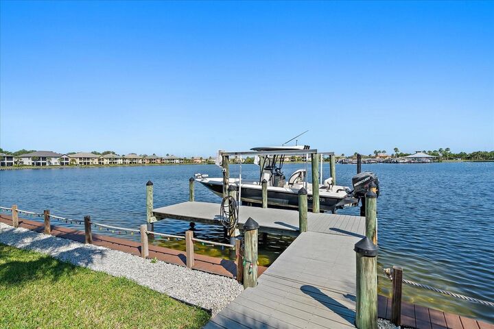 Property Photo:  5040 Lake Overlook Avenue  FL 34208 