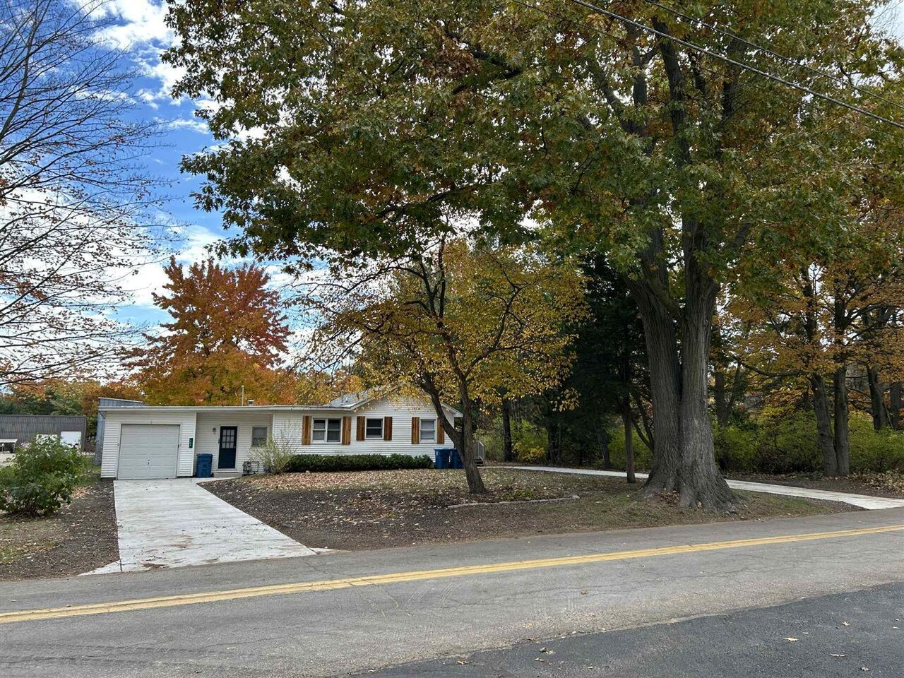 Property Photo:  707 N Maple Street  MI 49453-9439 