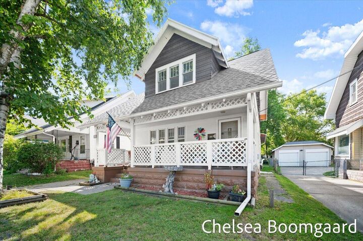 Property Photo: 22 Elmwood Street NE MI 49505