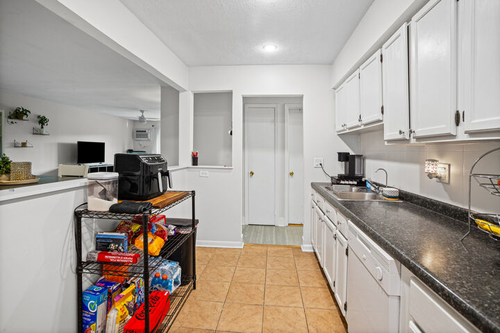 Property Photo:  836 E Old Willow Road 209  IL 60070 