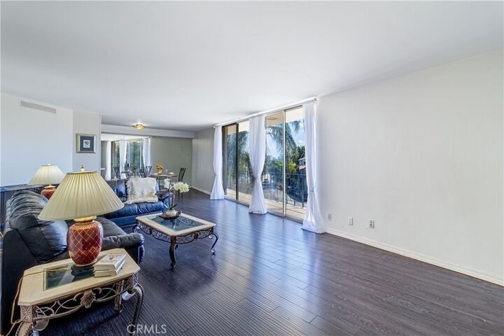 Property Photo:  2260 N North Cahuenga Boulevard 302  CA 90068 